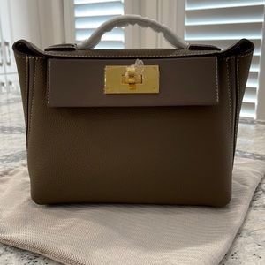 77. BNWOT H.E.R.M.E.S. inspired taupe purse 👜 NEW